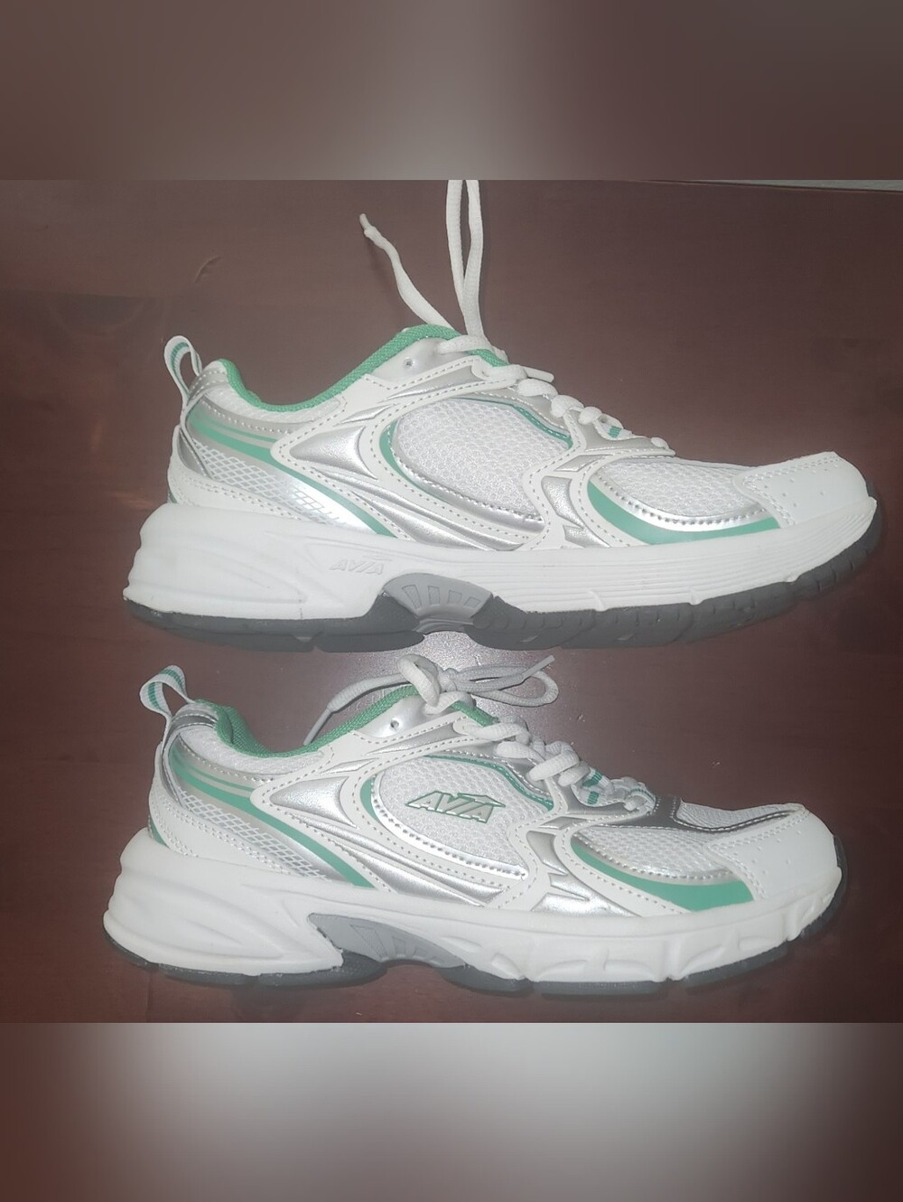 Avia Women's White & Mint Athletic 5000 Sneakers Size 8